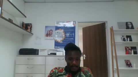 Snapshot of tpnuts chatting on December 2, 2025, 9:25 am tpnuts online show from December 2, 2025, 9:25 am