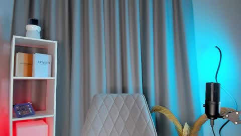 Call me Tracy online show from December 18, 2025, 2:01 pm