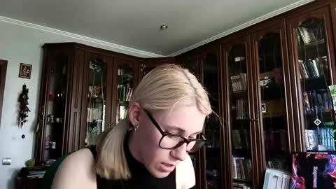 Snapshot of tranhardisty chatting on May 15, 2026, 7:37 am Lesly online show from May 15, 2026, 7:37 am