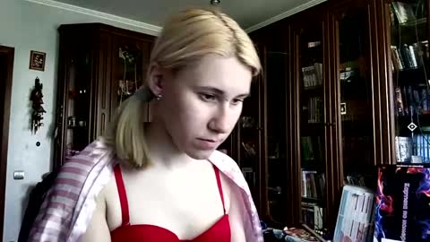 Snapshot of tranhardisty chatting on May 16, 2026, 7:38 am Lesly online show from May 16, 2026, 7:38 am