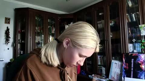 Snapshot of tranhardisty chatting on May 22, 2026, 9:15 am Lesly online show from May 22, 2026, 9:15 am