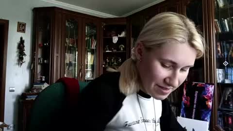 Snapshot of tranhardisty chatting on June 10, 2026, 8:24 am Lesly online show from June 10, 2026, 8:24 am