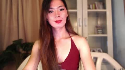 Snapshot of trans_nikka_ chatting on April 10, 2026, 3:06 pm Emerald online show from April 10, 2026, 3:06 pm
