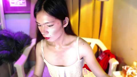 Snapshot of trans_nikka_ chatting on April 13, 2026, 2:22 pm Emerald online show from April 13, 2026, 2:22 pm