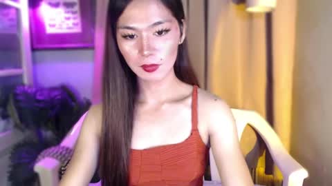 Snapshot of trans_nikka_ chatting on April 14, 2026, 1:06 pm Emerald online show from April 14, 2026, 1:06 pm