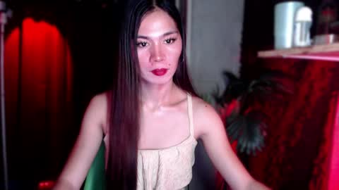 Snapshot of trans_nikka_ chatting on June 2, 2026, 2:52 pm Emerald online show from June 2, 2026, 2:52 pm