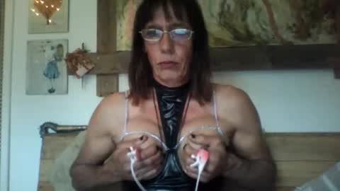 Snapshot of transslavechic chatting on May 1, 2026, 7:46 am Ela online show from May 1, 2026, 7:46 am