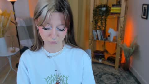 Snapshot of trapsaintgirl chatting on January 16, 2025, 6:27 pm Nyuta Hartmann online show from January 16, 2025, 6:27 pm