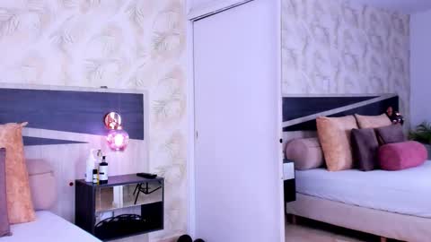 Travis online show from December 23, 2025, 12:08 am