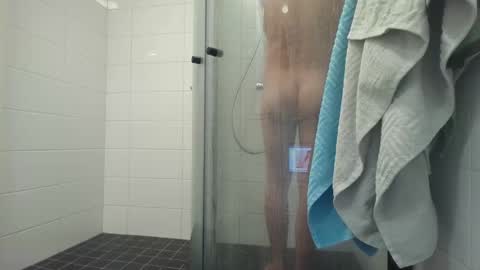 Snapshot of traxking444 chatting on December 7, 2024, 4:20 am Displayman online show from December 7, 2024, 4:20 am