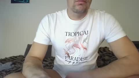 Snapshot of traxking444 chatting on January 10, 2025, 9:44 am Displayman online show from January 10, 2025, 9:44 am