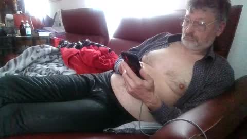 trebgeis1 online show from April 10, 2026, 4:01 pm