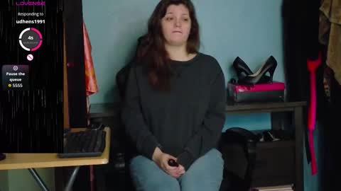 TreeJeanne online show from October 27, 2025, 12:42 pm