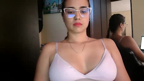 triana_bell online show from July 22, 2026, 9:17 pm