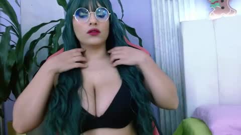 triana_crimson online show from November 29, 2025, 9:29 pm