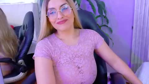 Snapshot of triana_crimson chatting on July 18, 2026, 12:04 am triana_crimson online show from July 18, 2026, 12:04 am