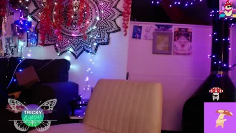 Cassie online show from October 3, 2025, 7:27 am