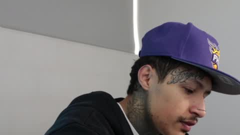 - trieone online show from December 4, 2024, 11:30 am