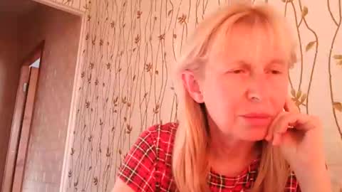 TrinaAdair online show from November 20, 2025, 11:21 am