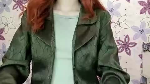 Snapshot of trinhposter chatting on December 17, 2025, 7:25 am Cate online show from December 17, 2025, 7:25 am