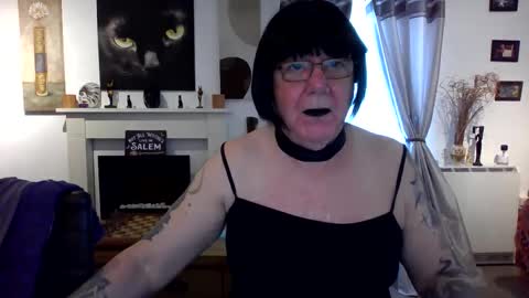 Snapshot of trinity1011 chatting on May 28, 2026, 5:49 am trinity1011 online show from May 28, 2026, 5:49 am