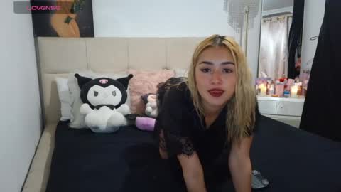 Snapshot of trinitych_ chatting on June 4, 2026, 12:00 pm trinitych_ online show from June 4, 2026, 12:00 pm