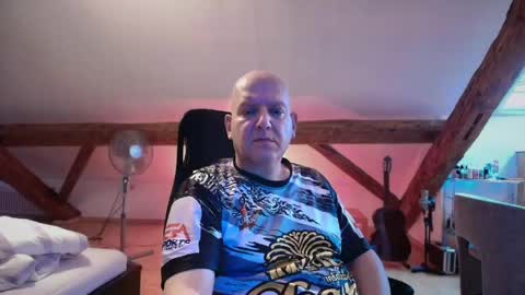 Snapshot of tritonspace chatting on May 9, 2026, 5:29 pm Triton online show from May 9, 2026, 5:29 pm