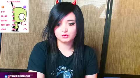 trixiedoescamcam online show from September 17, 2025, 6:31 pm