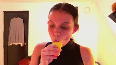 trixx_01 online show from October 8, 2025, 5:49 am