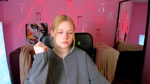 Trixy online show from April 4, 2026, 9:18 am