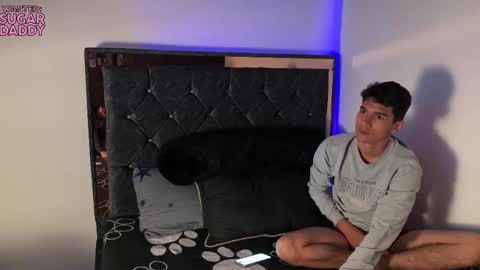 troye_lex online show from September 17, 2025, 11:28 pm