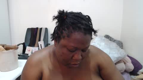 Snapshot of truebella30 chatting on January 1, 2025, 10:32 am TrueBella30 online show from January 1, 2025, 10:32 am