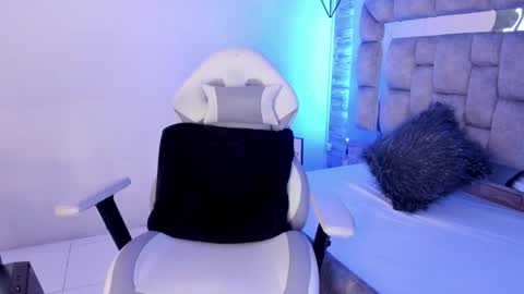 Snapshot of truelove_art chatting on January 13, 2025, 3:04 pm online show from January 13, 2025, 3:04 pm