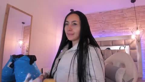 Snapshot of truelove_art chatting on March 4, 2025, 12:01 pm online show from March 4, 2025, 12:01 pm