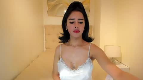 Snapshot of trulyworthit_mistress chatting on July 13, 2026, 12:02 am Megan online show from July 13, 2026, 12:02 am