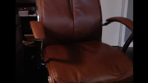 Snapshot of trvler72 chatting on April 28, 2026, 12:53 am trvler72 online show from April 28, 2026, 12:53 am