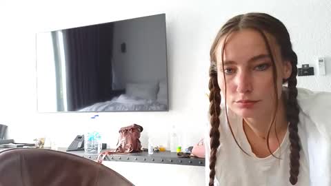 Snapshot of trying2fit chatting on February 7, 2026, 9:02 am trying2fit online show from February 7, 2026, 9:02 am