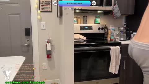 Snapshot of trystoph chatting on November 6, 2025, 4:52 pm Treistoph online show from November 6, 2025, 4:52 pm