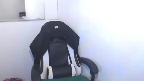 Snapshot of ts_lovelicious chatting on November 7, 2025, 7:19 am ts_lovelicious online show from November 7, 2025, 7:19 am