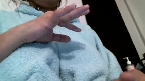 Bella online show from February 4, 2025, 8:28 pm