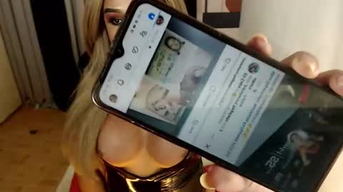 Snapshot of tshugescock chatting on January 24, 2025, 3:45 pm SEDUCTIVEmistresCUMS online show from January 24, 2025, 3:45 pm