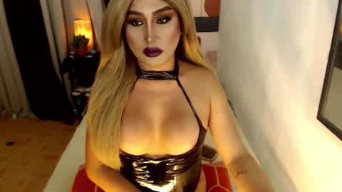 Snapshot of tshugescock chatting on January 25, 2025, 12:05 pm SEDUCTIVEmistresCUMS online show from January 25, 2025, 12:05 pm