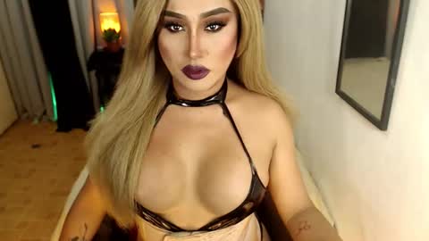 Snapshot of tshugescock chatting on January 28, 2025, 1:05 pm SEDUCTIVEmistresCUMS online show from January 28, 2025, 1:05 pm