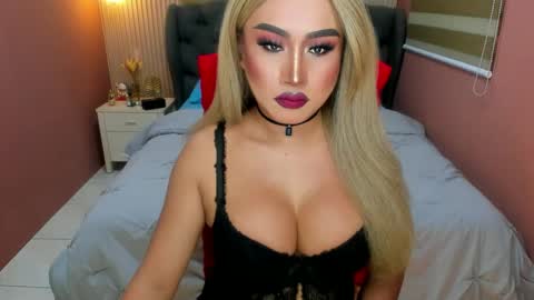 Snapshot of tshugescock chatting on February 8, 2025, 10:50 am SEDUCTIVEmistresCUMS online show from February 8, 2025, 10:50 am