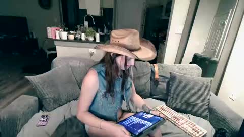 tslovelace online show from October 8, 2025, 1:36 am