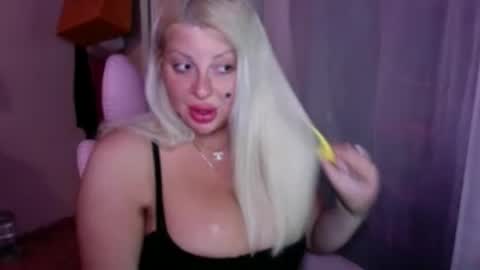 Snapshot of tstinadoll chatting on June 17, 2026, 4:19 pm xTinnaaaaa online show from June 17, 2026, 4:19 pm