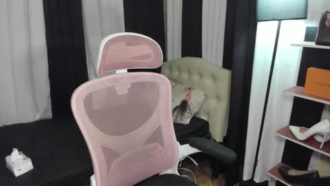 Snapshot of tsuncutrhein chatting on November 17, 2025, 5:30 pm tsuncutrhein online show from November 17, 2025, 5:30 pm