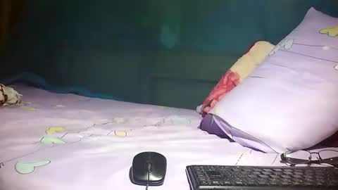 Snapshot of tuchmegently chatting on December 10, 2024, 10:26 pm Mae online show from December 10, 2024, 10:26 pm