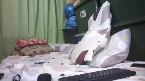 Snapshot of tuchmegently chatting on September 16, 2025, 9:27 pm Mae online show from September 16, 2025, 9:27 pm