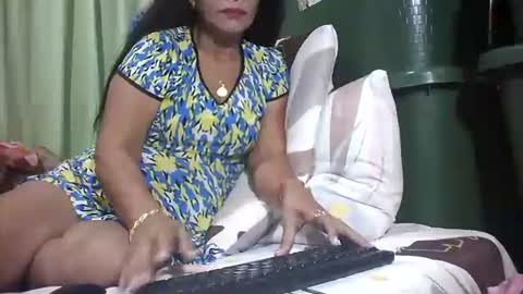 Snapshot of tuchmegently chatting on September 17, 2025, 9:38 pm Mae online show from September 17, 2025, 9:38 pm